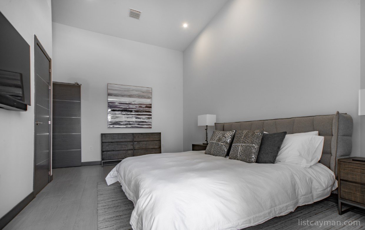 Arvia 4-Bed Maisonette | Private Dock | $75K Furniture | Canal Views | FSBO photo 5