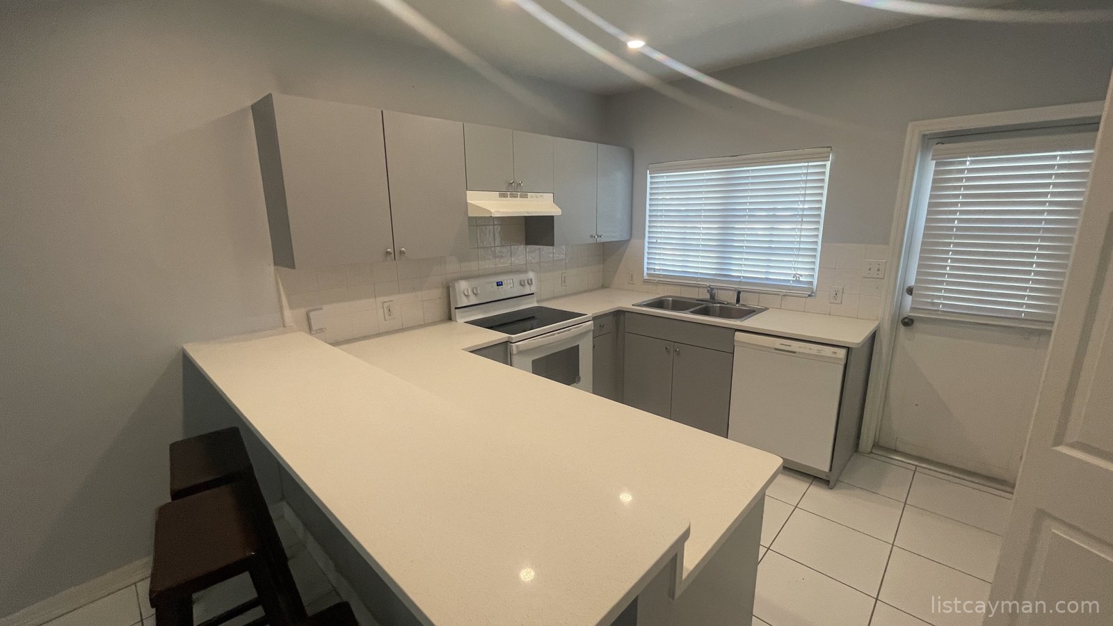 Tropical Gardens Duplex For Rent photo 4