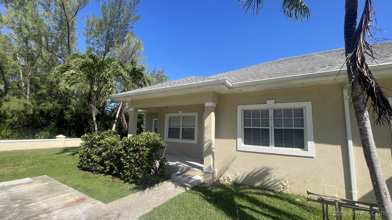 Tropical Gardens Duplex For Rent photo 8