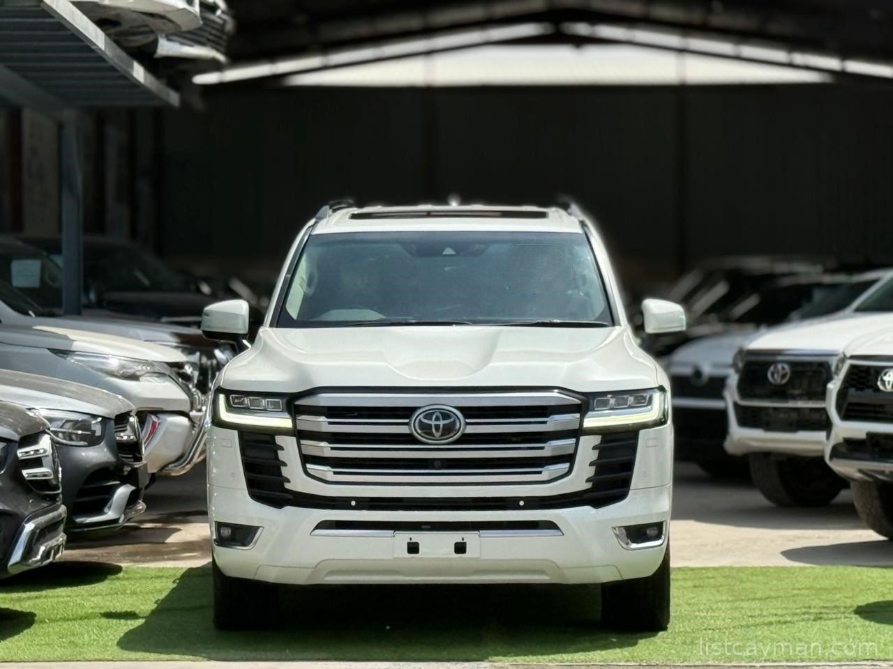 TOYOTA LAND CRUISER 2022 | (RIGHT-HAND-DRIVE | JFT0216)  BODY: SUV  FUEL: Diesel YEAR: 2022 TRANSMISSION: Automatic DRIVE: 4WD ENGINE: 3300CC MILEAGE: 17,307 KM SEATS: 7 DOORS: 5 COLOR: White STEERING: RHD photo 2