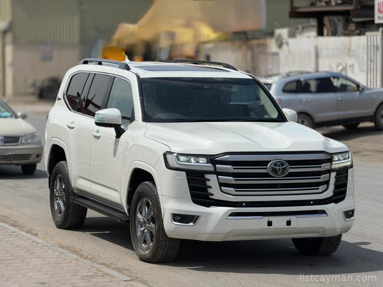TOYOTA LAND CRUISER 2022 | (RIGHT-HAND-DRIVE | JFT0216)  BODY: SUV  FUEL: Diesel YEAR: 2022 TRANSMISSION: Automatic DRIVE: 4WD ENGINE: 3300CC MILEAGE: 17,307 KM SEATS: 7 DOORS: 5 COLOR: White STEERING: RHD photo 4